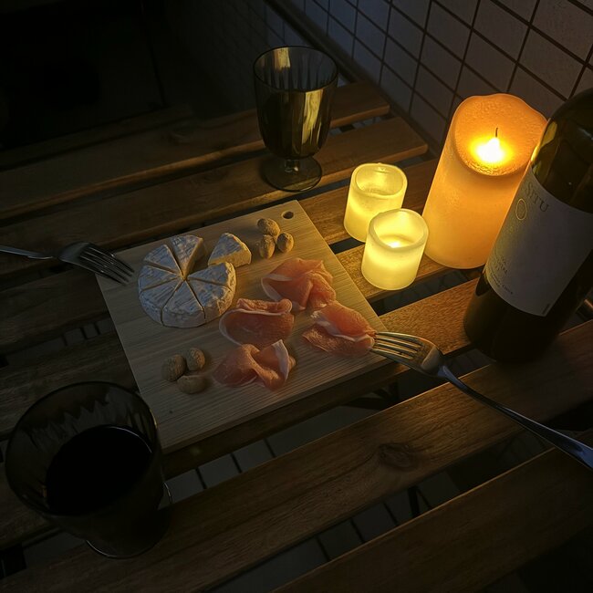 レビュー数は1700件以上で高評価！イケアの“ベランダに置ける家具”で幸福度が上がった「1人飲みにピッタリ」「日常が豊かになりました」