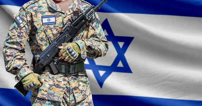 イスラエルの国旗と軍人