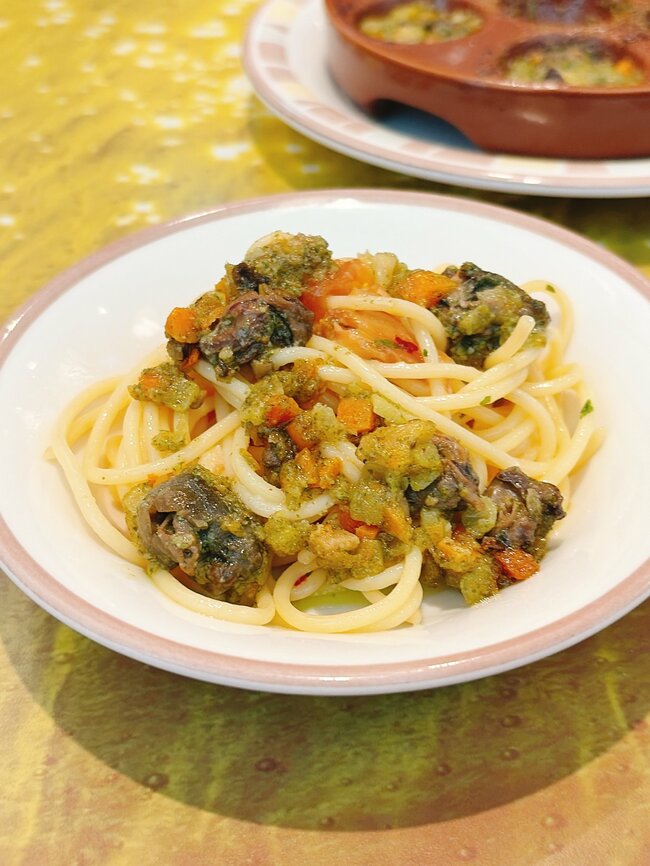 「原価どうなってんの?」サイゼリヤの“300円パスタ”コンビニより安いんだけど…!「300円ってもはやバグよな」「安すぎて心配になる」