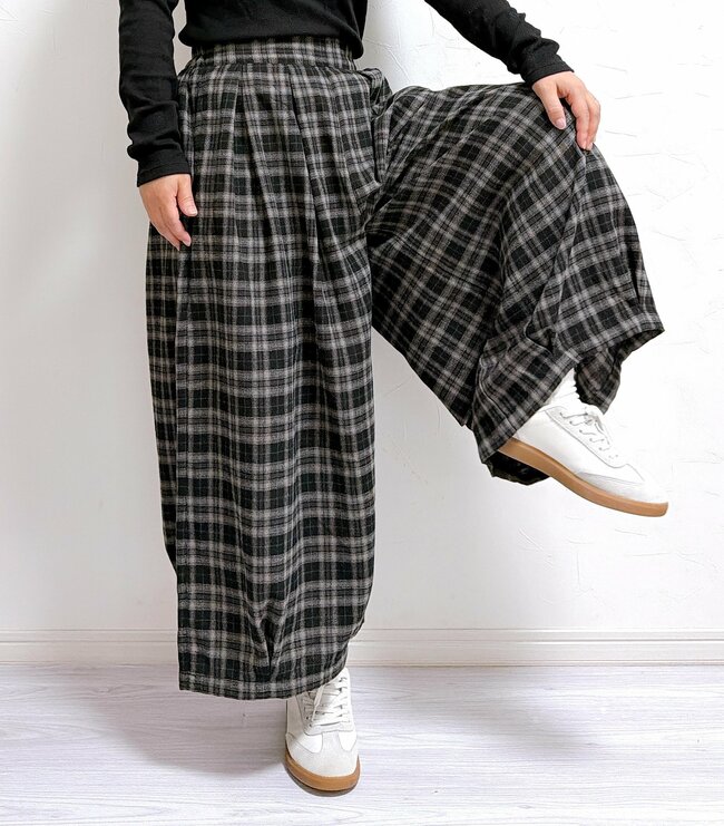お尻や太ももが目立ちにくい！しまむらの「スカートみたいなパンツ」ふんわりシルエットでレトロ可愛い…！《購入レビュー》