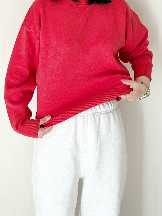 「着心地良すぎて追加購入」「3着目です」ユニクロCの“スウェットみたいなニット”楽ちんなのにオシャレ！「キレイに着こなせます」