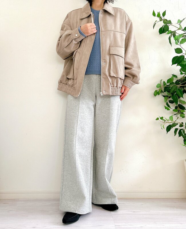 「最高に良くない？」ユニクロの“楽ちんパンツ”がスウェットとは思えないキレイさ…！「大優勝すぎる！」「まじで優秀」