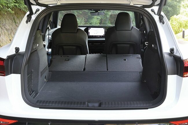 アウディQ6 e-tron荷室