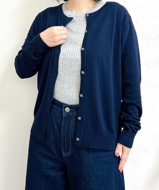「即購入しました」「とっても可愛い」ハニーズの“花粉が落ちやすいカーディガン”お花のボタンが高級感たっぷりなんです!