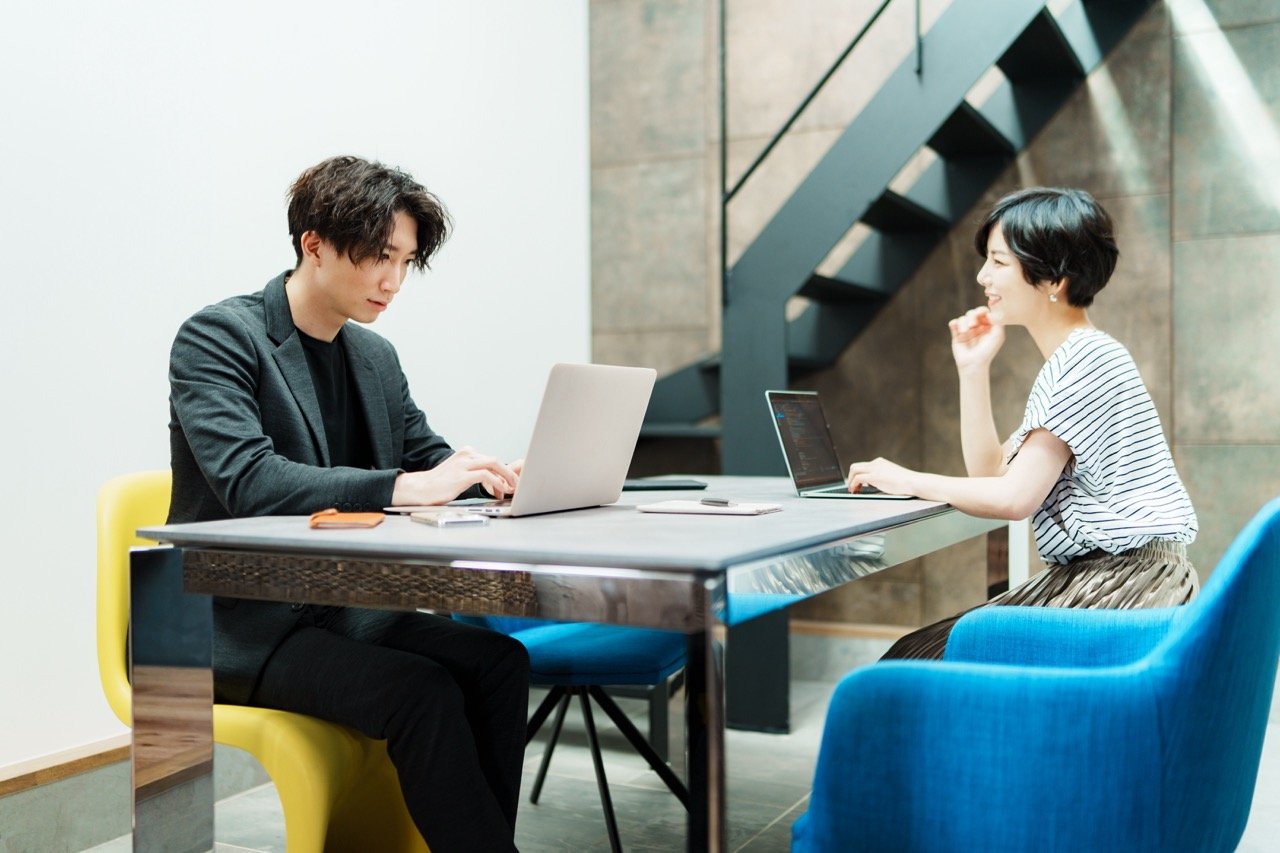 仕事ができない人は「会議中に別のことをする」。仕事ができる人はどうする?