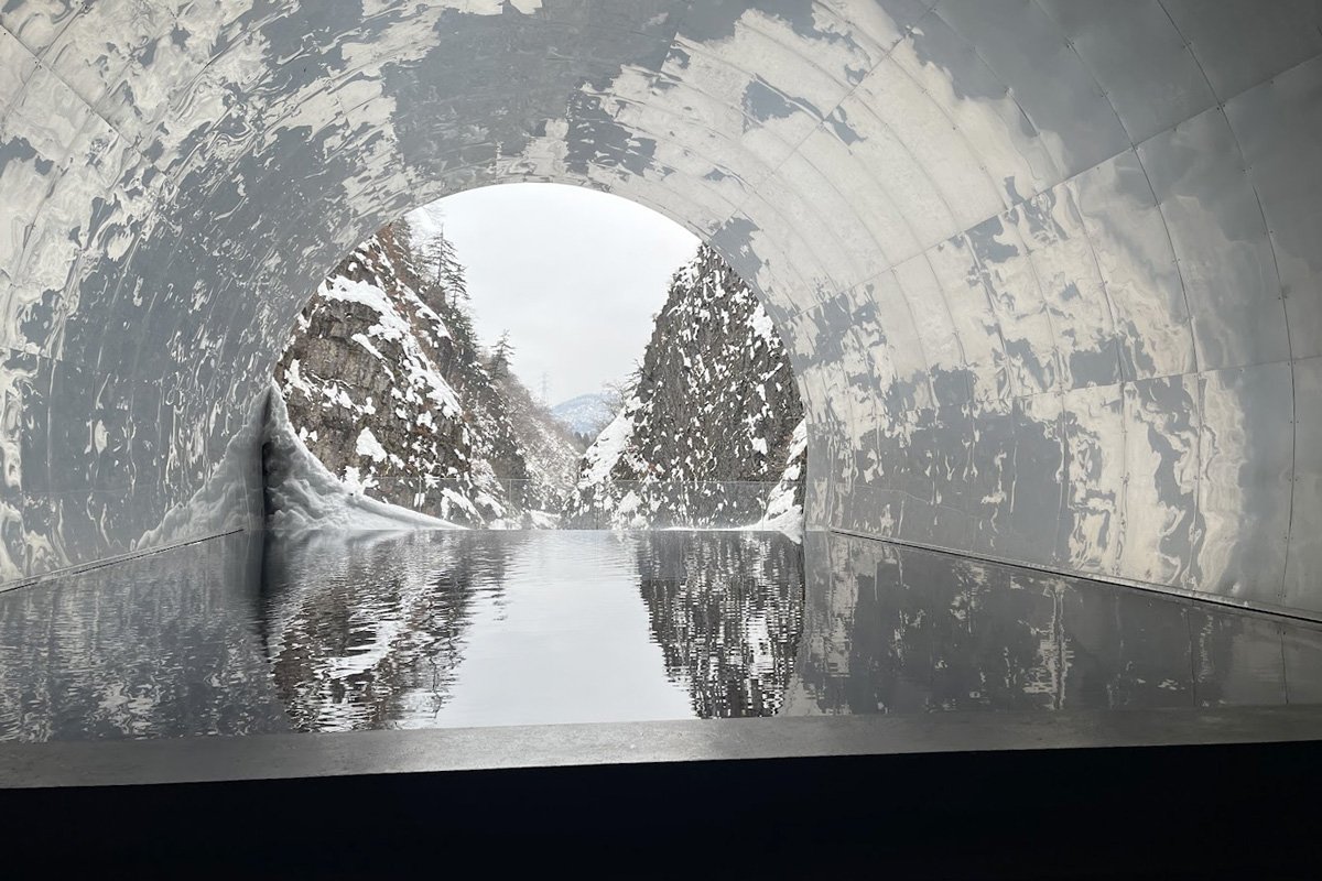 写真:越後妻有で最も有名なアートの1つ「Tunnel of Light」