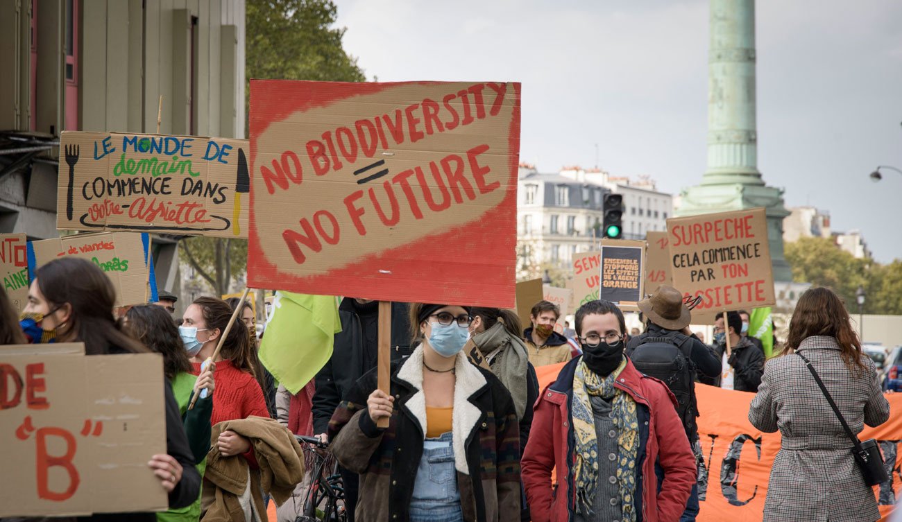 昨年パリで行われた、農業がより環境に優しく人間の健康を尊重することを求めるデモの様子