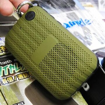 カラビナ付きBluetoothスピーカーは旅行やアウトドアに便利