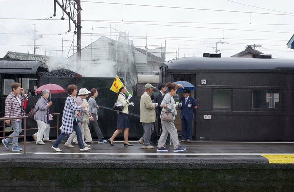 ツアー客の主力は退職した団塊の世代だった（2010年）　Photo by F.T.