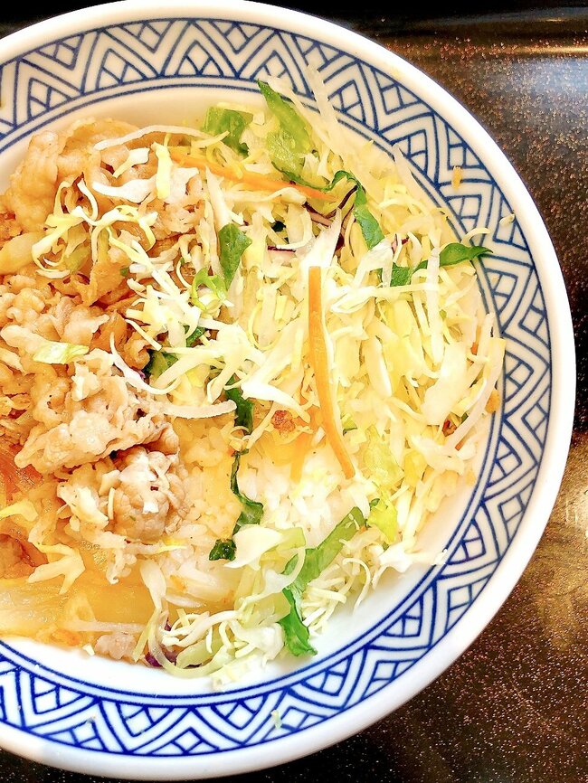 もう普通の牛丼に戻れないかも…吉野家の“よくばり丼”ウマすぎて白米が止まらないよ！「激烈うまいんだけど」「旨さに戦慄してる」