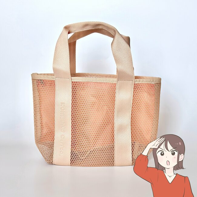 ペットボトルや長財布が入って便利！コメダ珈琲の“めちゃ軽ミニバッグ”が夏のお出かけに手放せない《購入レビュー》