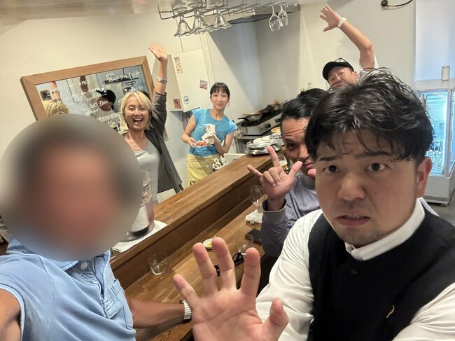 宮崎に来たら、まずはこの店へ。夜な夜な楽しい仲間たちが集まるワインバーです