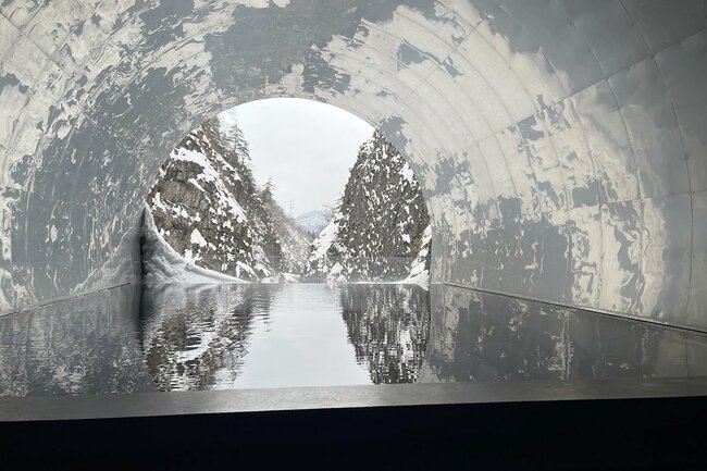 写真：越後妻有で最も有名なアートの1つ「Tunnel of Light」