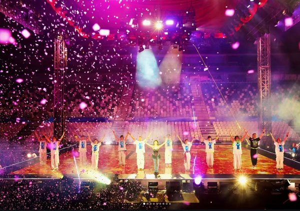 上海で、1万4000人が入るはずの無観客会場で歌いきった浜崎あゆみ（Instagramより引用）