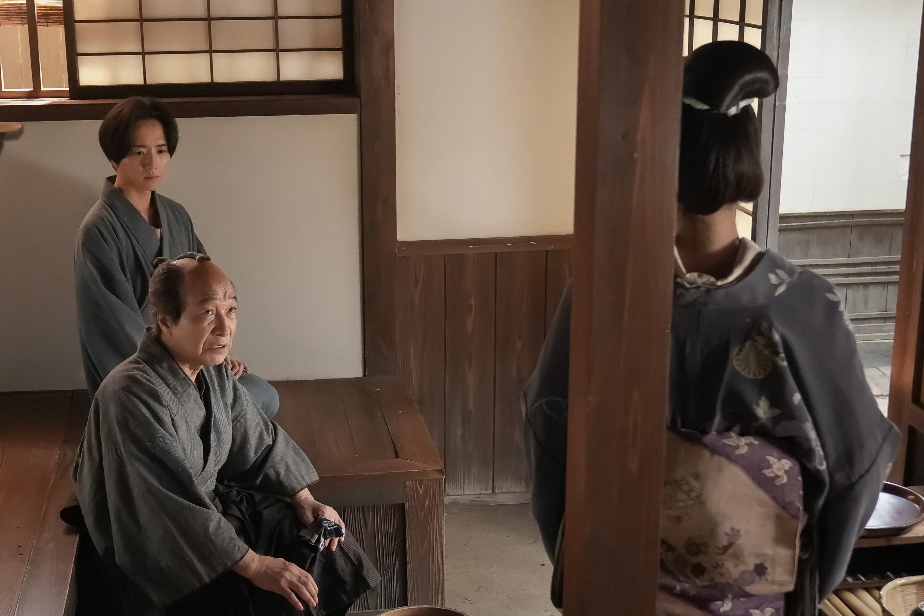 高石あかりが無言のシーンで見せた「いい表情」、たそがれ時の真骨頂〈ばけばけ第93回〉