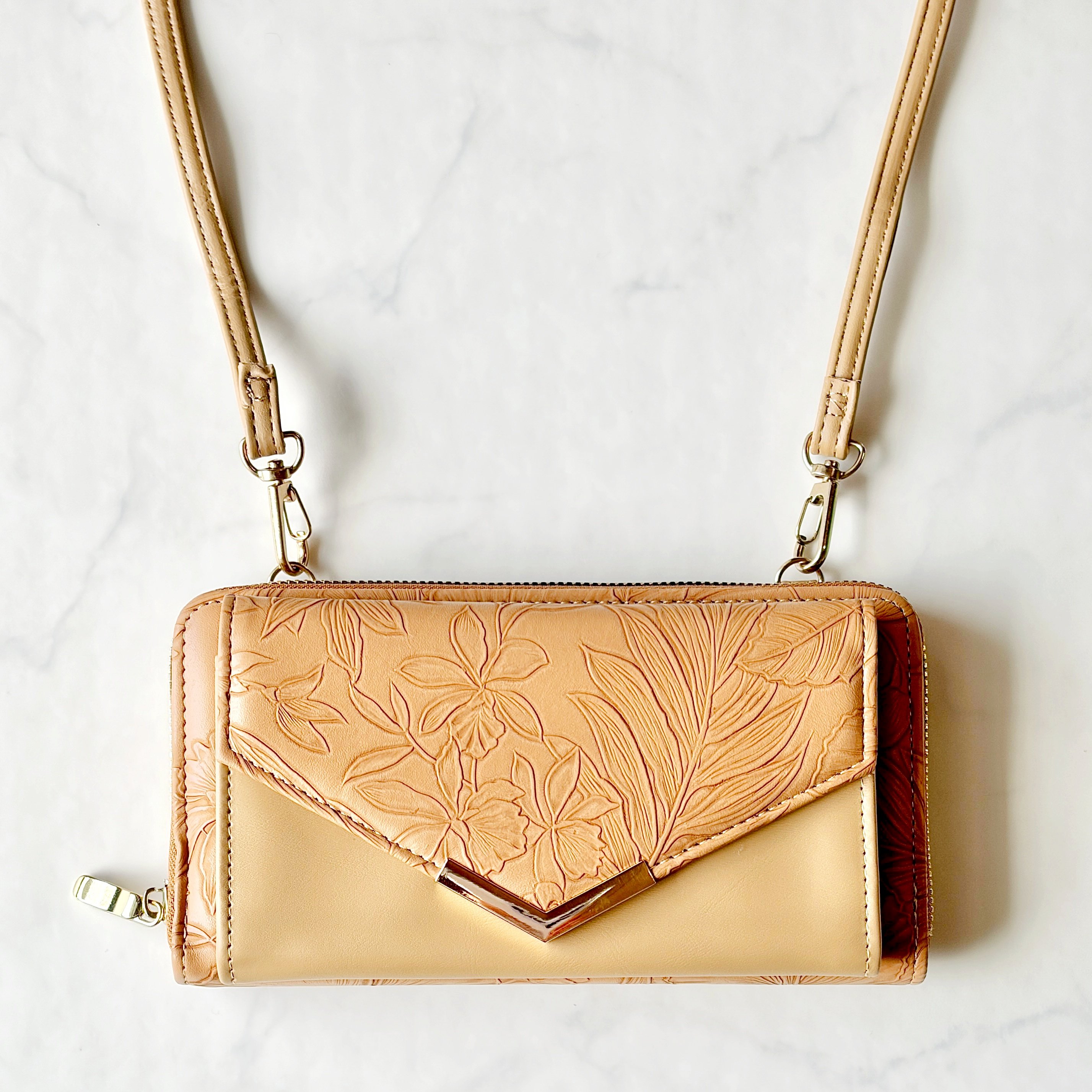 カードや診察券が50枚も入った…！しまむらの“1419円お財布ショルダー”スマホも収納できて天才すぎる！