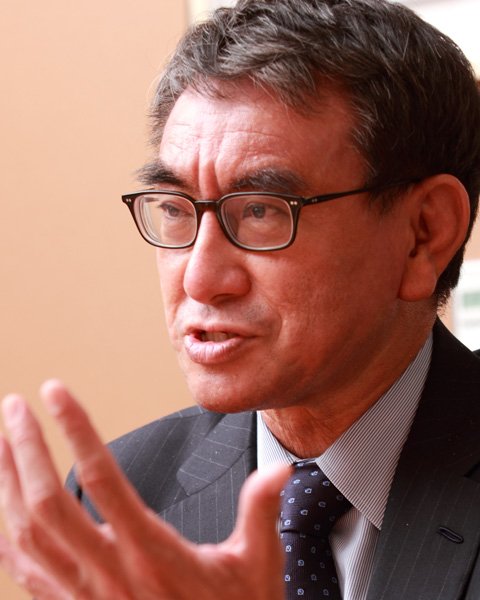 河野太郎氏「基礎年金の財源に消費税を」「メディアは理解不足」専門家と年金問題白熱討論