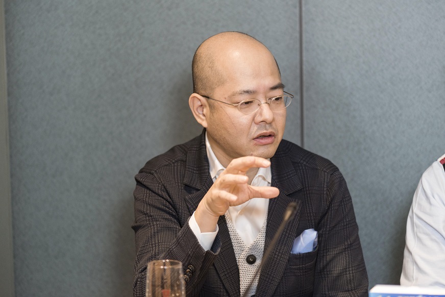ほとんどが敗者の<br />無限レースから脱出するには?