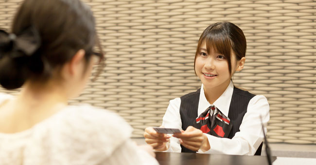 ビジネスホテルのサービスが過熱!朝・夕2食付きや10%還元も