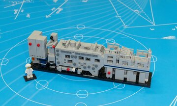 ASMLのEUV露光装置、「レゴ」版は実物より入手困難