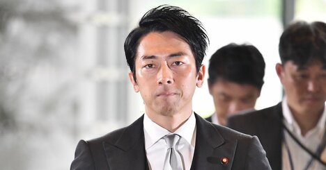 進次郎氏は「客寄せパンダ」、安倍首相の疲労にじむ変化なき内閣改造