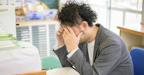 教師も子どもも追い詰める「呪い」の正体【先生のストレスチェックに潜む問題点とは】