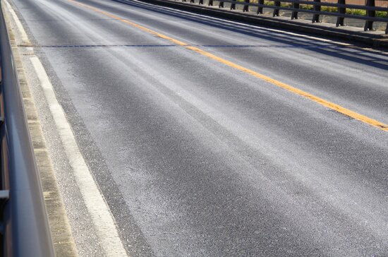 運転中に歩行者が「お先にどうぞ」と合図、動き出してもOK？→弁護士のアドバイスが衝撃だった