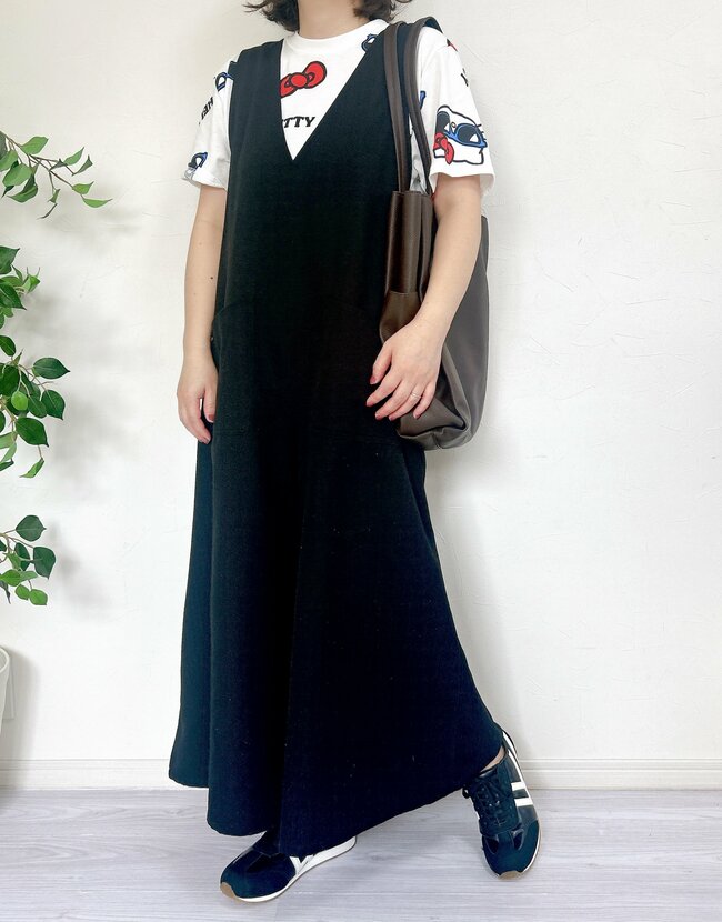 こんなキティちゃん、見たことない…！しまむら×サンリオの「古着っぽトップス」1枚着るだけで大人かわいいんです！