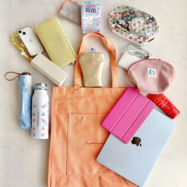 「可愛くていっぱい入る」「小物が迷子になりにくい」ハニーズの“ポケットいっぱいバッグ”収納力がスゴすぎる!「日傘やペットボトルが固定できるので良い」