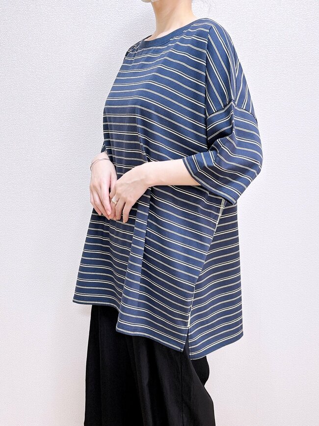 「色違いで2枚購入しました」ニコアンドの“ゆったりトップス”が体型カバーの天才なんです！「ノーストレスなので何枚あっても良い」「ボディライン隠しにはもってこい」