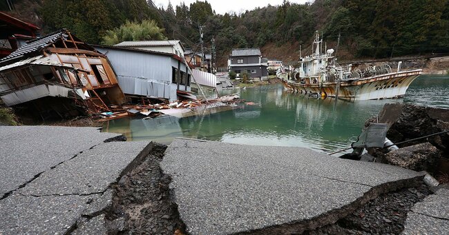 地震と津波で破壊された能登半島の道路（1月9日撮影）　Photo:JIJI