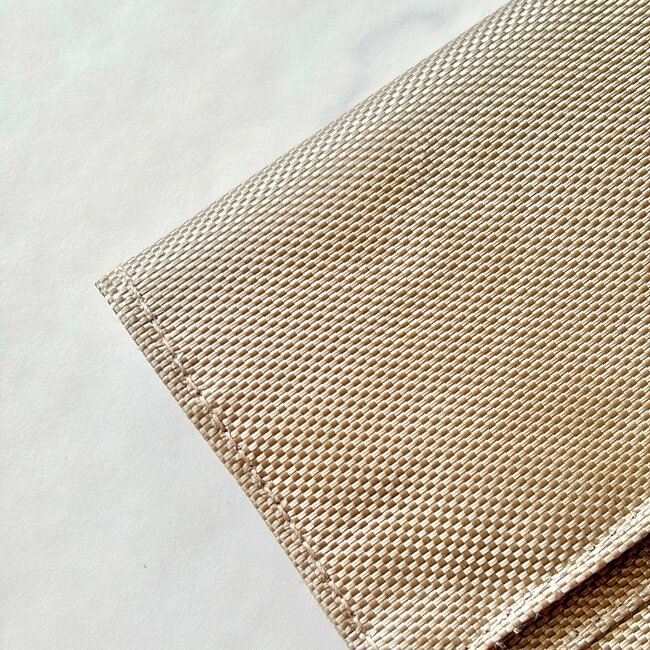 カードや診察券が72枚入った…!ダイソーの「めちゃ軽ウォレット」ポケットたくさんで収納力バツグン!