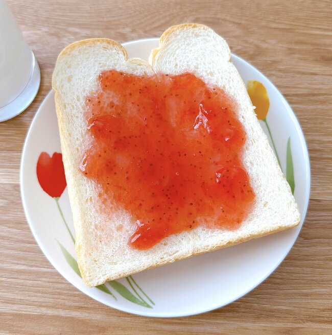 思わずまとめ買いした…！セリアの「昭和レトロな食器」チューリップ柄が可愛すぎる！