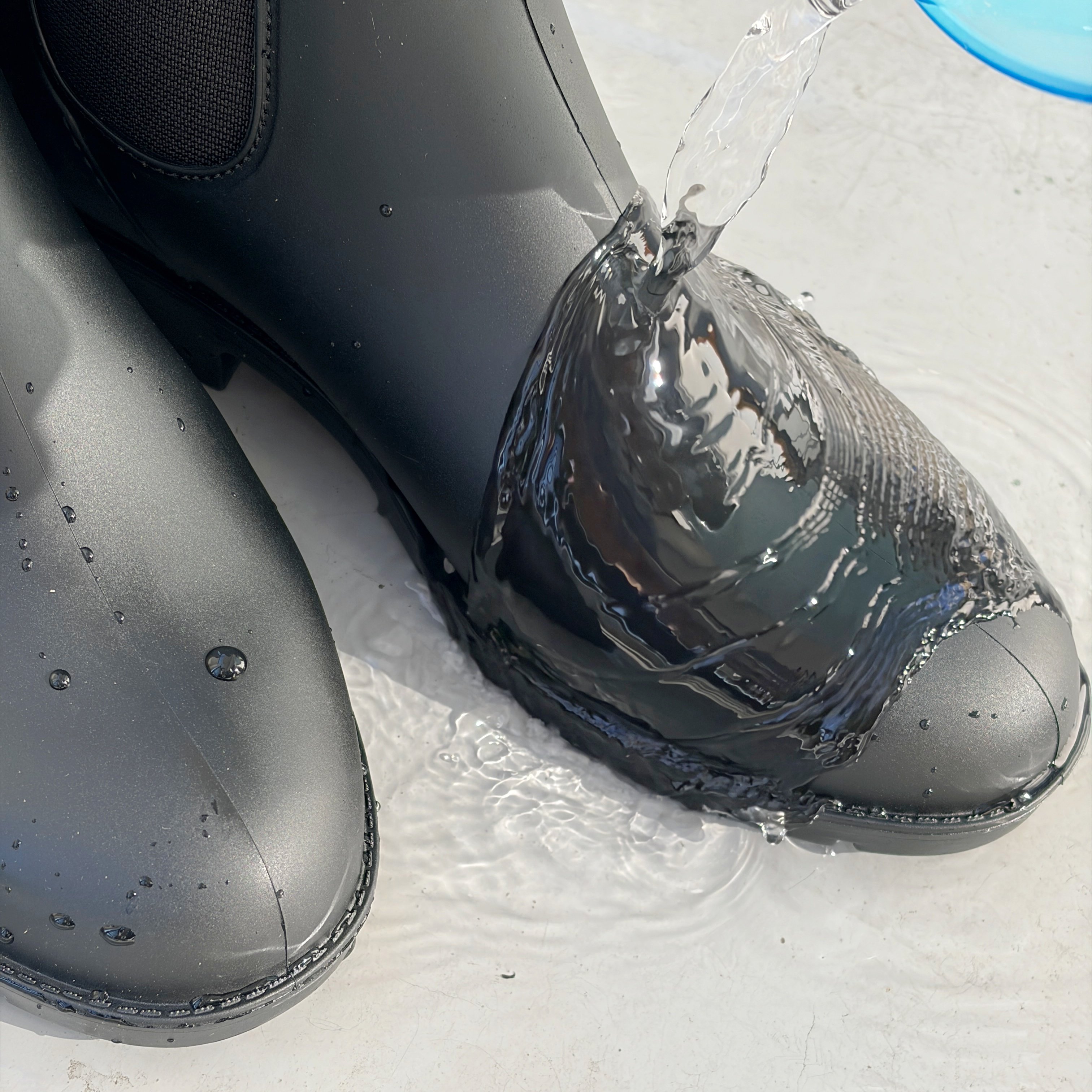 「安さにびっくりして衝動買い」ダイソー姉妹店の“高見えレインブーツ”がコスパ抜群すぎる！「以前在庫なくて買えなかった」「ぜんぜん安っぽく見えない」