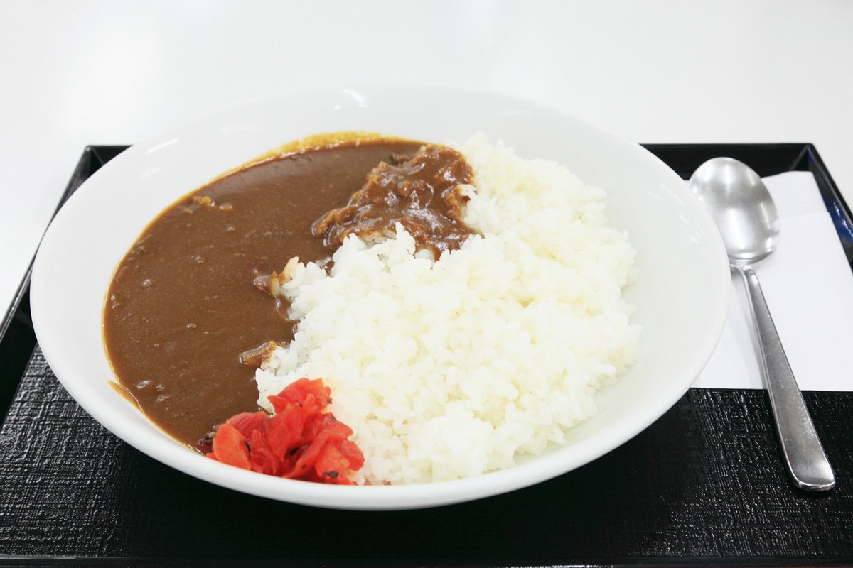 「カレー食べて懲戒処分」の自衛隊、間食も充実の在日米軍との悲しい格差