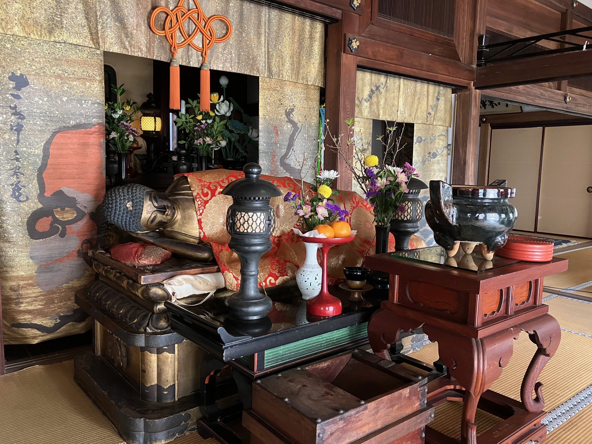 法輪寺(上京区)の本堂に祀られる寝釋迦尊像(涅槃仏)