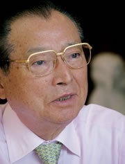 ヤマザワ代表取締役会長 山澤 進<br />スローガンは「商売人になろう」<br />厳しい環境を人材育成で乗り切る!
