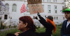 トランプ氏の移民送還、米経済への打撃回避に苦慮