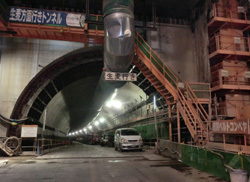 首都高速道路が開業50周年 <br />地下40ｍの新線トンネル工事現場で感じた<br />次世代高速への期待と課題