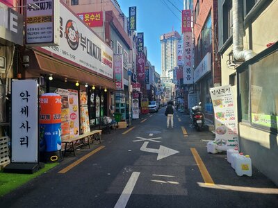 釜山の繁華街、西面の路地裏