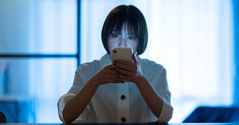 中高生の「デジタル自傷行為」の危険性、自殺リスクとの関連が研究で判明