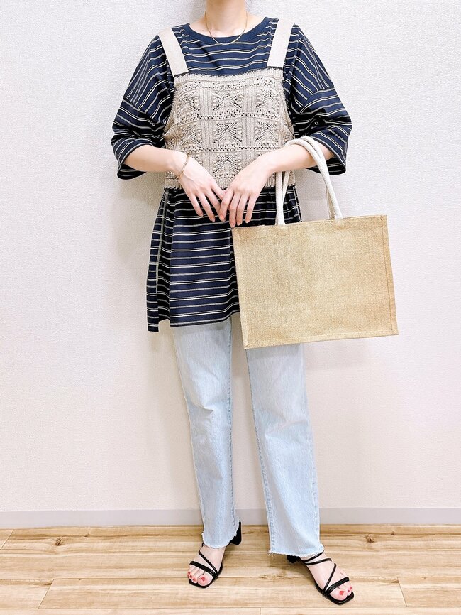 「色違いで2枚購入しました」ニコアンドの“ゆったりトップス”が体型カバーの天才なんです！「ノーストレスなので何枚あっても良い」「ボディライン隠しにはもってこい」