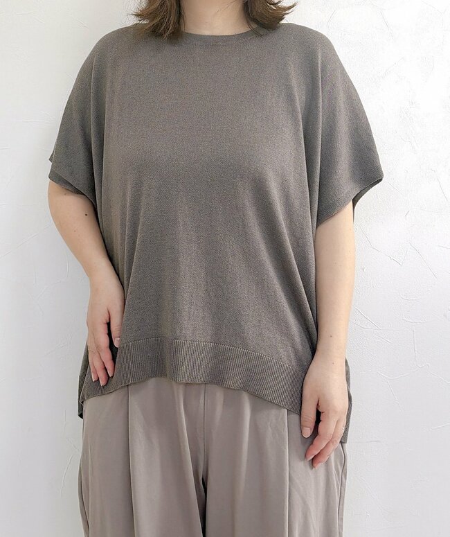 無印良品さん、ありがとう!着るだけで“細見えするアイテム”に感動…!「体型を拾わないので中年にはありがたい」「太っている私ですが着痩せして見えます」《購入レビュー》