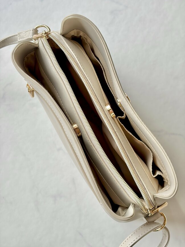 「まさに求めてたバッグです」ハニーズの“高見えショルダー”が理想的すぎる!「サイズ感完璧」「ポケット多くて長財布も入る」