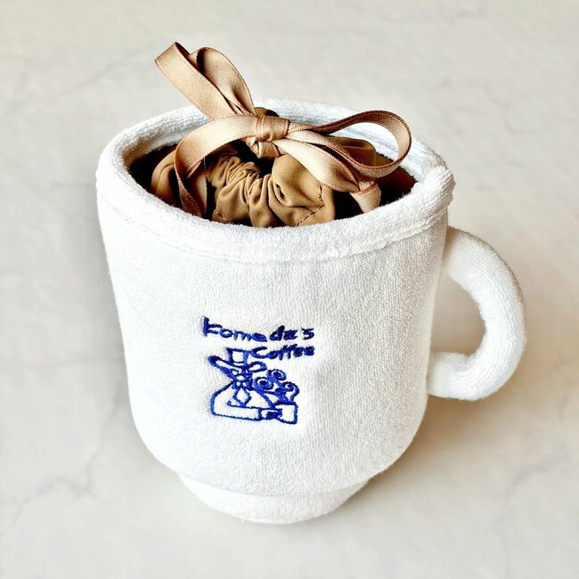 「かわいくて気絶しそうになった」コメダ珈琲の“コーヒーカップみたいな巾着”再販されて嬉しすぎる！「友だちにもプレゼントしたい」「こういうの弱いのよ」