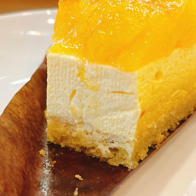 「激烈においしい」「リピ決定！」スターバックスの“芸術品みたいなスイーツ”ひと口の幸福感がスゴいんです！「また食べたくなって買っちゃった」