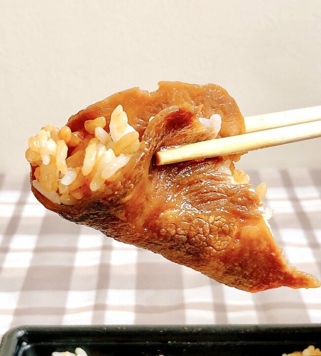 いくらなんでもデカすぎだよ…！ほっともっとの“わんぱく弁当”フタを開けてびっくりした！