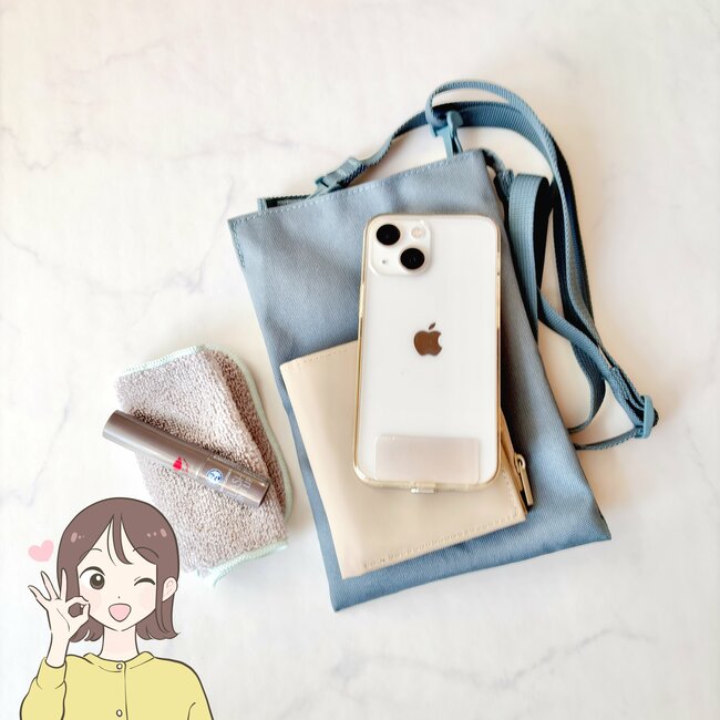 「ポケットがわりに使ってます」無印良品の“大きく開くサコッシュ”が使い道いろいろで優秀すぎる!「サッとお出かけできて最高」「見た目以上の収納力」