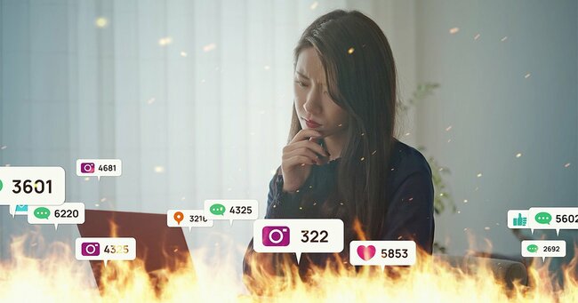 SNSで炎上する女性