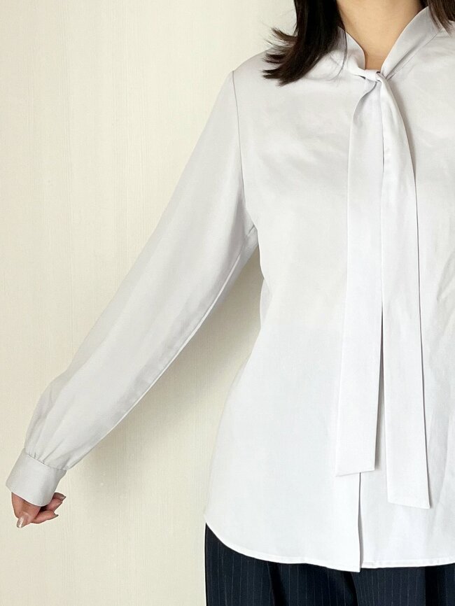 「色違いで2着購入しました」ユニクロの“大人かわいいトップス”たっぷり着回せてコスパ抜群!「着痩せ効果も期待できます」「いい買い物ができました!」